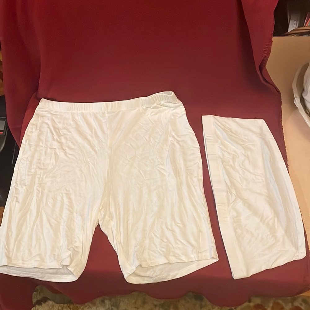 FASHION NOVA, NWOT Bundle Women’s white size L Halter/ Short set.